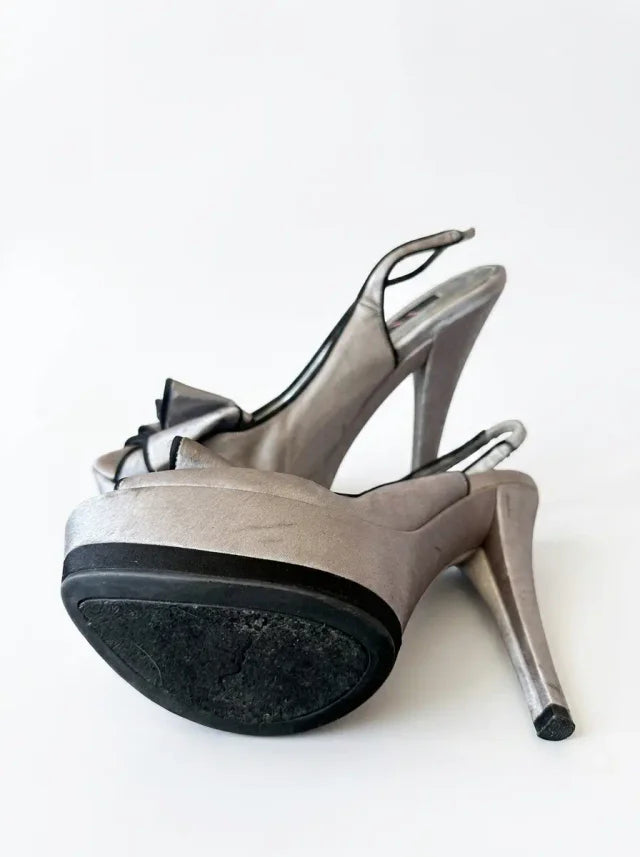 Grey bow heels